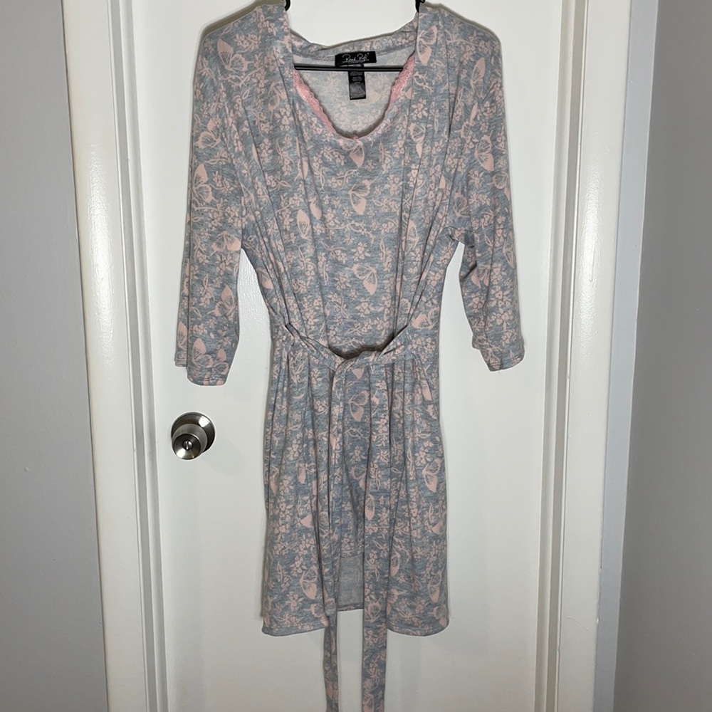 Matching night gown and robe size L